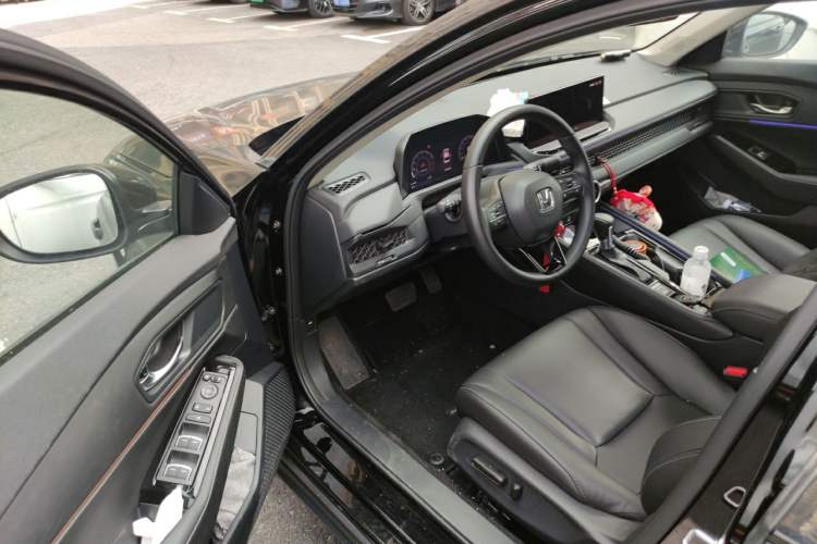 Used Honda Accord 2025 Sport Series 260TURBO Luxury Edition Driver Seat