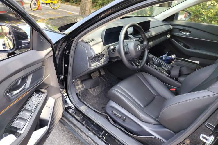Used Honda Accord 2025 260TURBO Luxury Edition Driver Seat