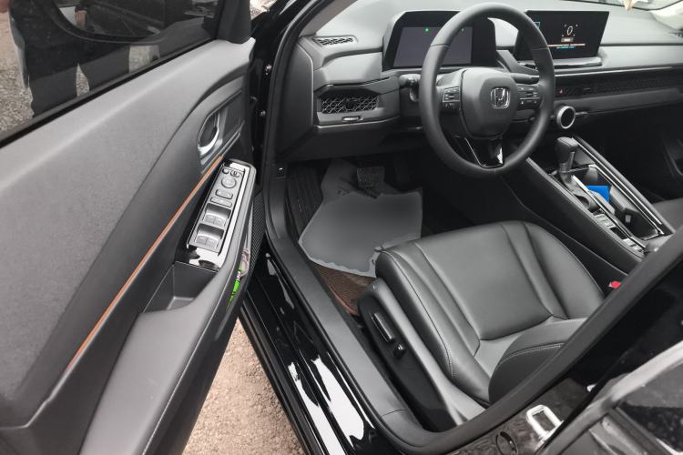 Used Honda Accord 2025 Sport Series 260TURBO Luxury Edition Driver Seat