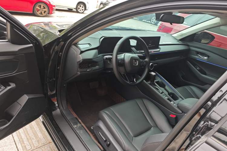 Used Honda Accord 2025 Sport Series 260TURBO Luxury Edition Driver Seat