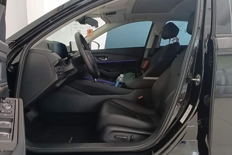 Used Honda Accord 2025 Sport Series 260TURBO Luxury Edition Driver Seat