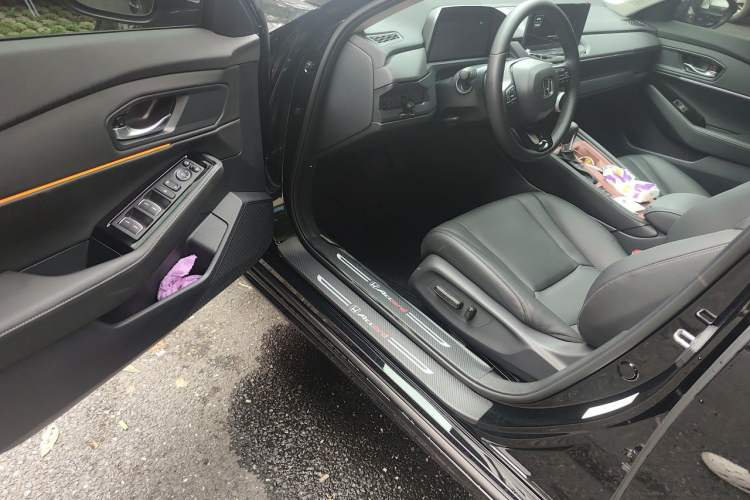 Used Honda Accord 2025 260TURBO Luxury Edition Driver Seat