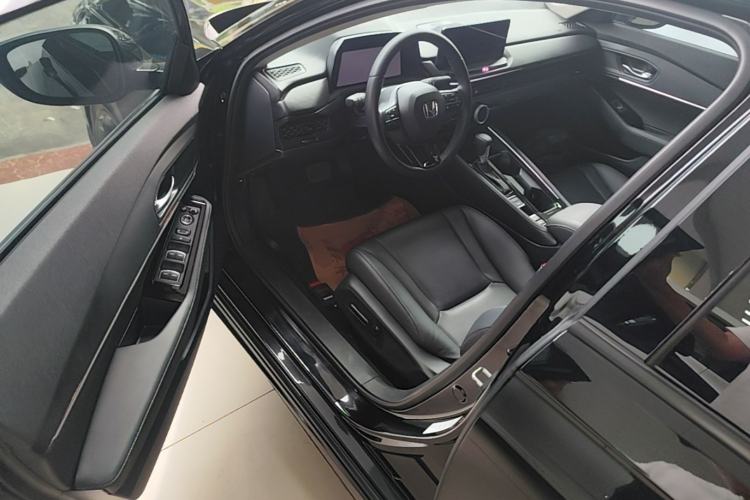 Used Honda Accord 2025 Sport Series 260TURBO Luxury Edition Driver Seat