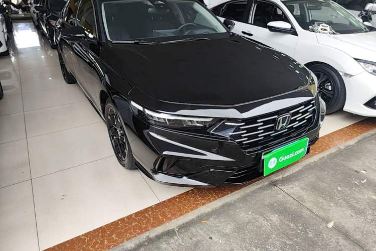 Used Honda Accord 2025 Sport Series 260TURBO Luxury Edition Front Right 45 Deg