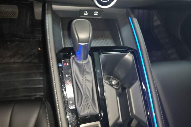 Used Honda Accord 2025 Sport Series 260TURBO Luxury Edition Gear Lever