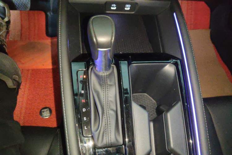 Used Honda Accord 2025 Sport Series 260TURBO Luxury Edition Gear Lever