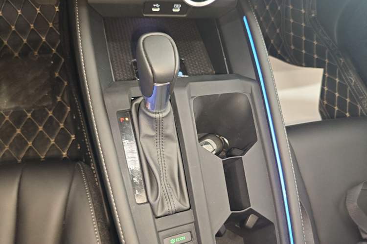 Used Honda Accord 2025 260TURBO Luxury Edition Gear Lever