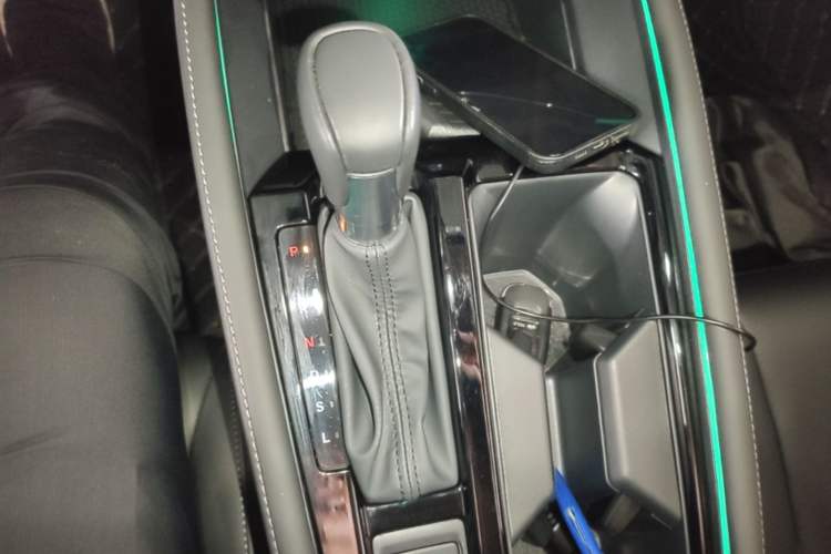 Used Honda Accord 2025 Sport Series 260TURBO Luxury Edition Gear Lever