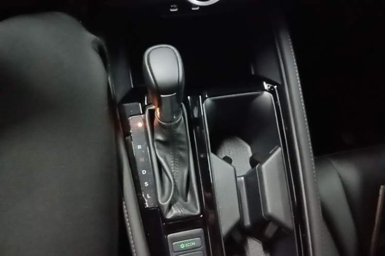 Used Honda Accord 2025 Sport Series 260TURBO Luxury Edition Gear Lever