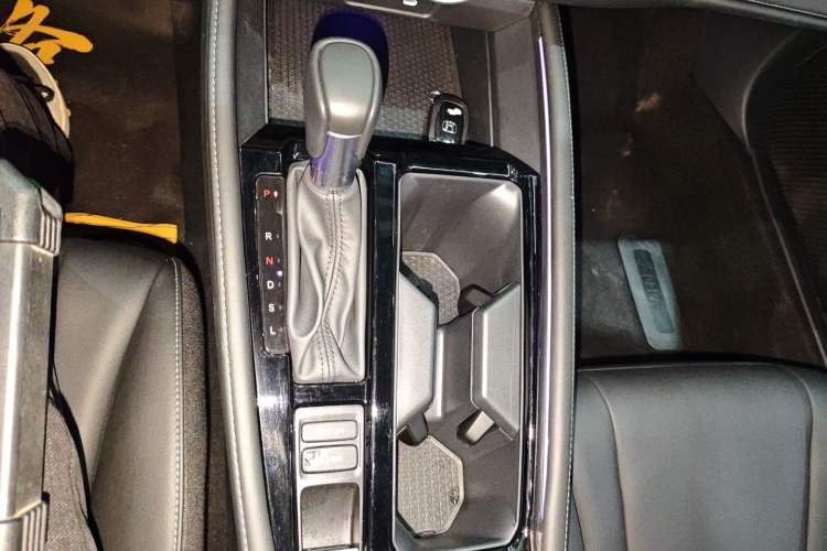 Used Honda Accord 2025 Sport Series 260TURBO Luxury Edition Gear Lever