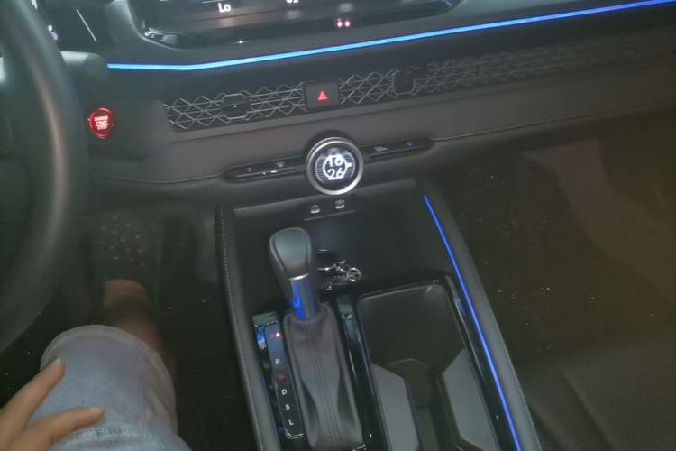 Used Honda Accord 2025 Sport Series 260TURBO Luxury Edition Gear Lever