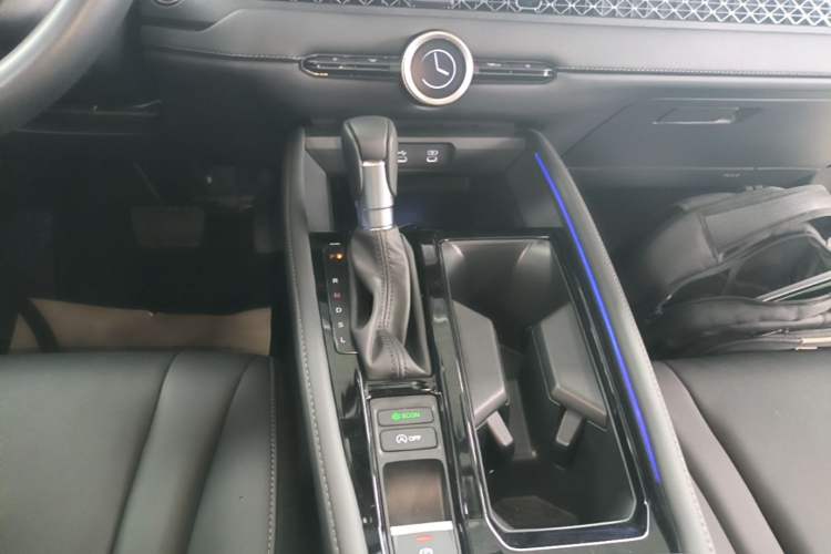 Used Honda Accord 2025 Sport Series 260TURBO Luxury Edition Gear Lever
