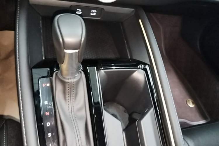 Used Honda Accord 2025 260TURBO Prestige Edition Gear Lever