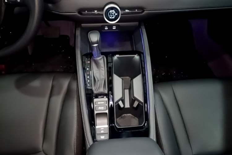 Used Honda Accord 2025 Sport Series 260TURBO Luxury Edition Gear Lever