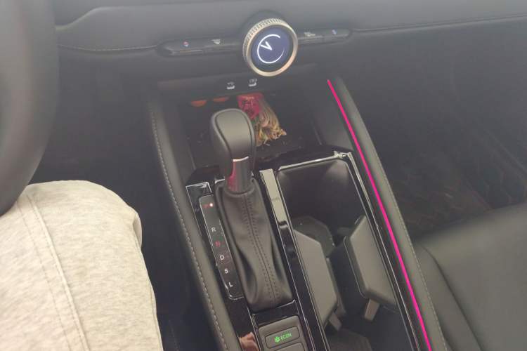 Used Honda Accord 2025 Sport Series 260TURBO Luxury Edition Gear Lever