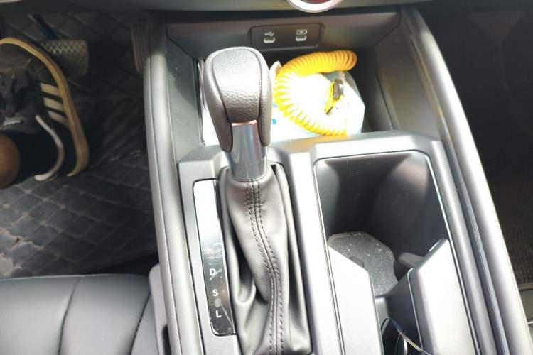 Used Honda Accord 2025 Sports Series 260TURBO Comfort Edition Gear Lever