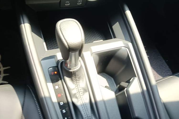 Used Honda Accord 2025 Sports Series 260TURBO Comfort Edition Gear Lever