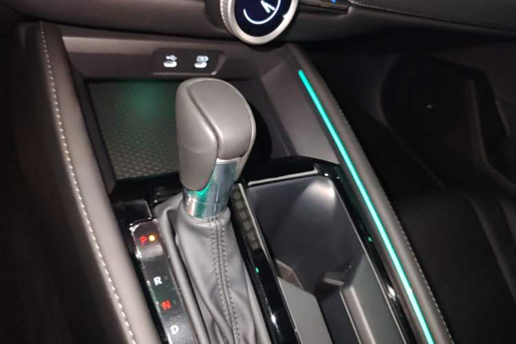 Used Honda Accord 2025 Sport Series 260TURBO Luxury Edition Gear Lever