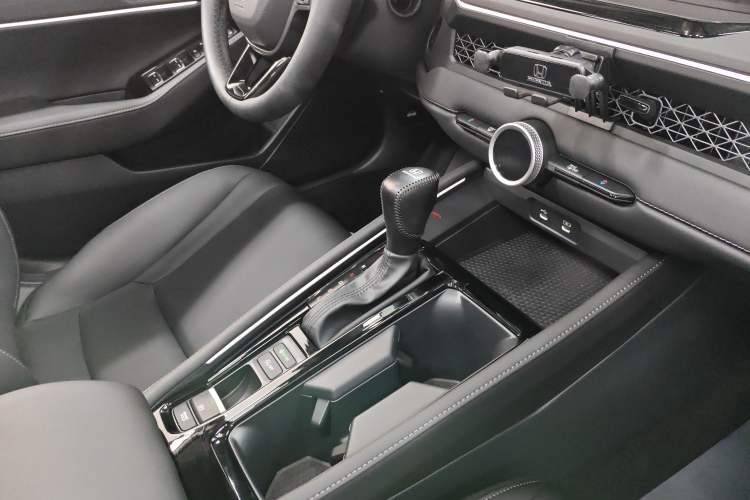 Used Honda Accord 2025 Sport Series 260TURBO Luxury Edition Gear Lever