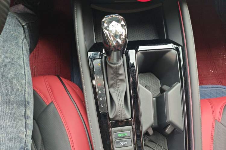 Used Honda Accord 2025 Sport Series 260TURBO Luxury Edition Gear Lever