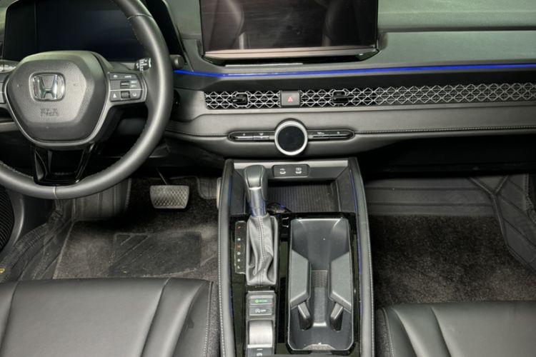 Used Honda Accord 2025 Sport Series 260TURBO Luxury Edition Interior 13