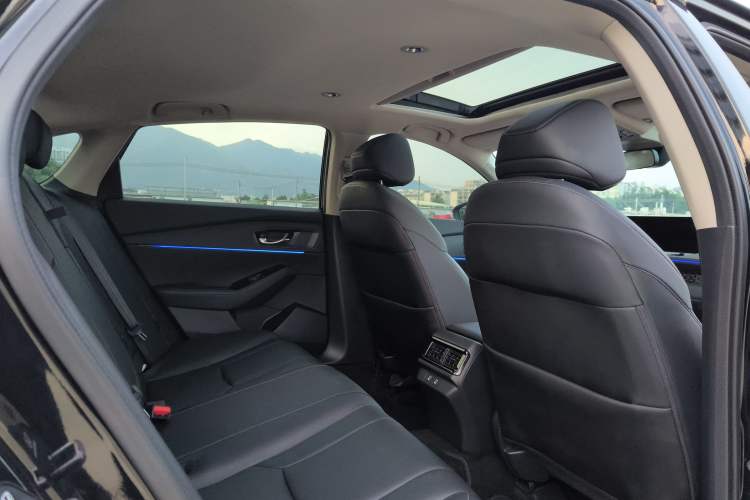 Used Honda Accord 2025 Sport Series 260TURBO Luxury Edition Interior 2