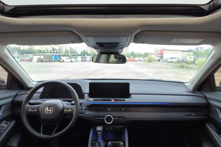 Used Honda Accord 2025 Sport Series 260TURBO Luxury Edition Interior 3