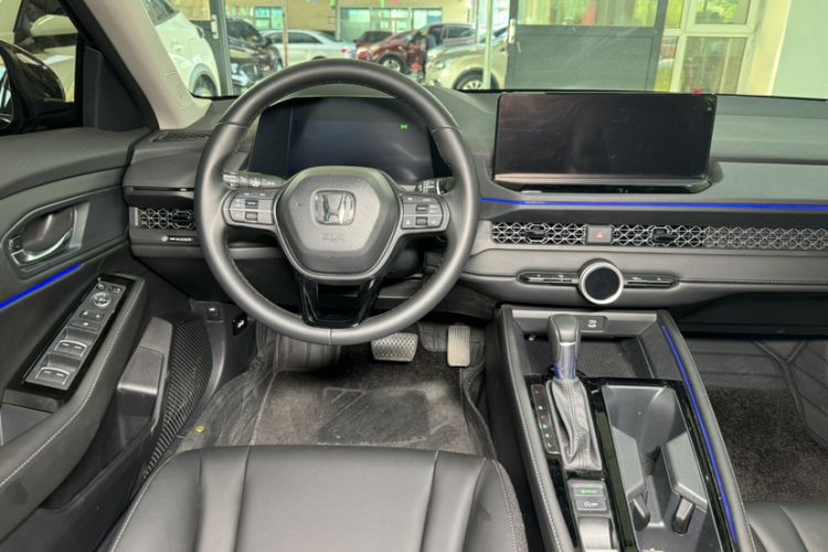Used Honda Accord 2025 Sport Series 260TURBO Luxury Edition Interior 4