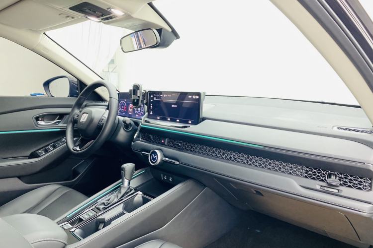 Used Honda Accord 2025 Sport Series 260TURBO Luxury Edition Interior 5