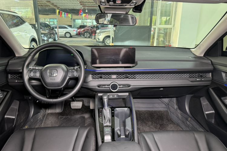 Used Honda Accord 2025 Sport Series 260TURBO Luxury Edition Interior 7