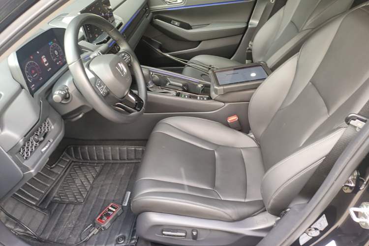 Used Honda Accord 2025 260TURBO Luxury Edition Left Front Seat