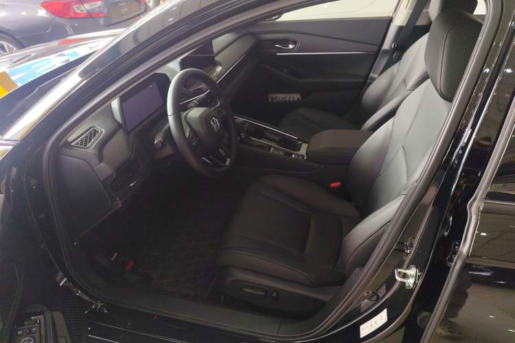 Used Honda Accord 2025 Sport Series 260TURBO Luxury Edition Left Front Seat
