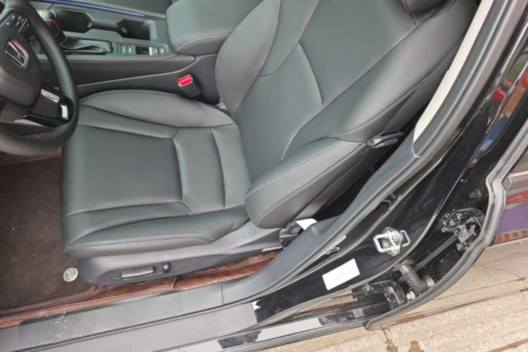 Used Honda Accord 2025 Sport Series 260TURBO Luxury Edition Left Front Seat