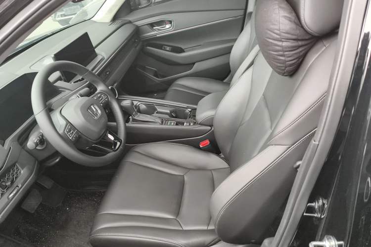 Used Honda Accord 2025 260TURBO Luxury Edition Left Front Seat
