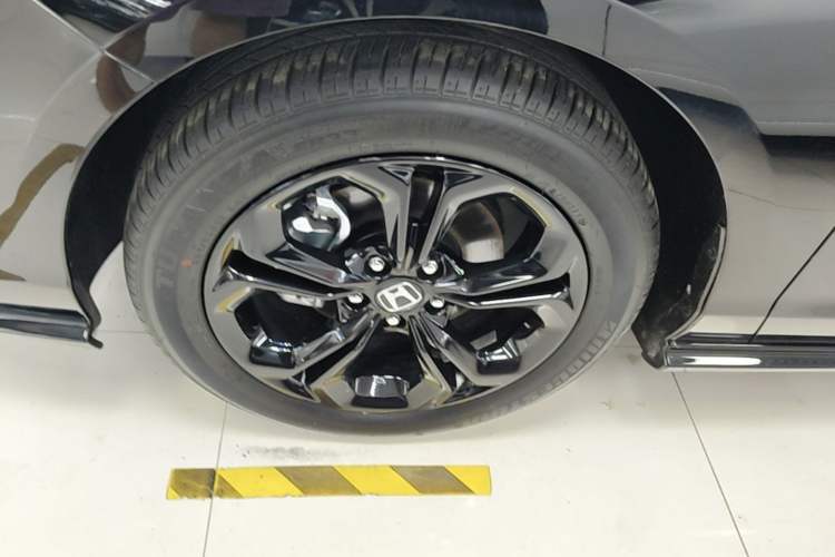 Used Honda Accord 2025 Sport Series 260TURBO Luxury Edition Left Front Wheel Hub