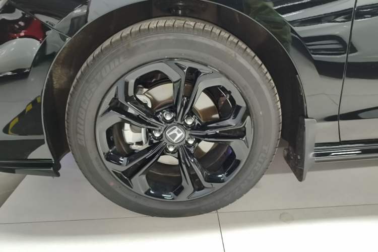 Used Honda Accord 2025 Sport Series 260TURBO Luxury Edition Left Front Wheel Hub