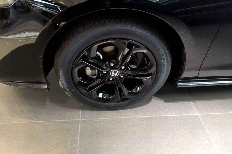 Used Honda Accord 2025 Sport Series 260TURBO Luxury Edition Left Front Wheel Hub
