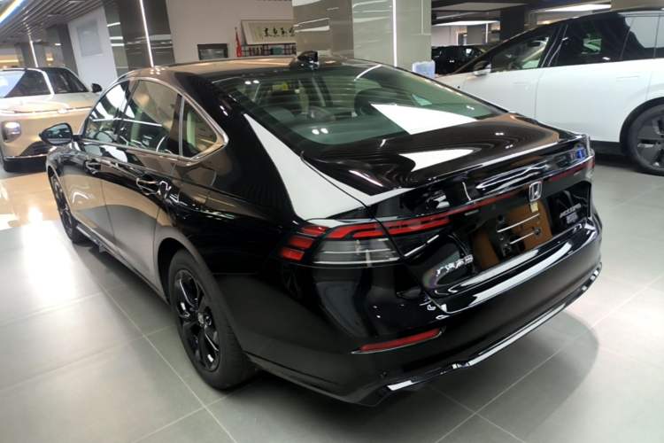 Used Honda Accord 2025 Sport Series 260TURBO Luxury Edition Rear Left 45 Deg