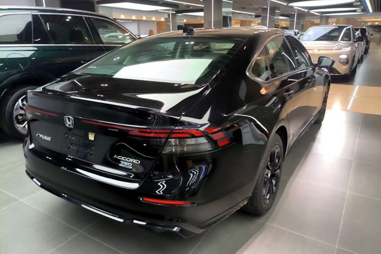 Used Honda Accord 2025 Sport Series 260TURBO Luxury Edition Rear Right 45 Deg
