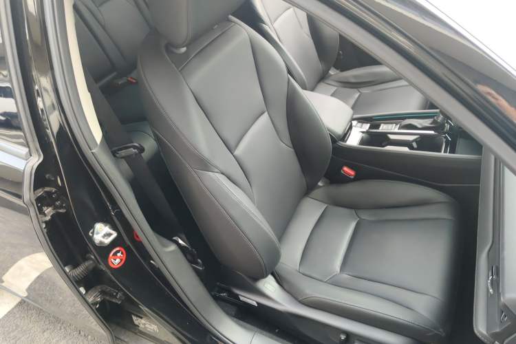 Used Honda Accord 2025 260TURBO Luxury Edition Right Front Seat