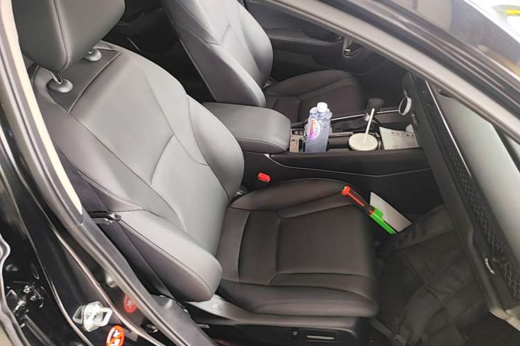 Used Honda Accord 2025 Sport Series 260TURBO Luxury Edition Right Front Seat