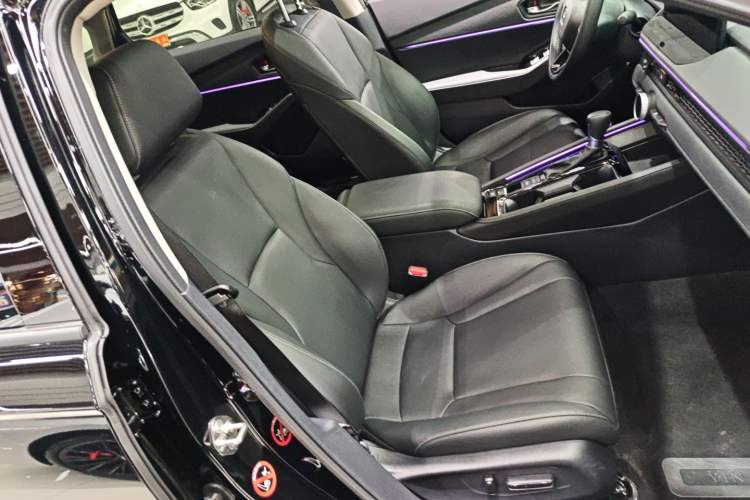 Used Honda Accord 2025 Sport Series 260TURBO Luxury Edition Right Front Seat