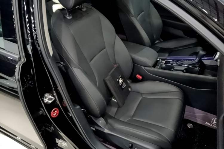 Used Honda Accord 2025 Sport Series 260TURBO Luxury Edition Right Front Seat