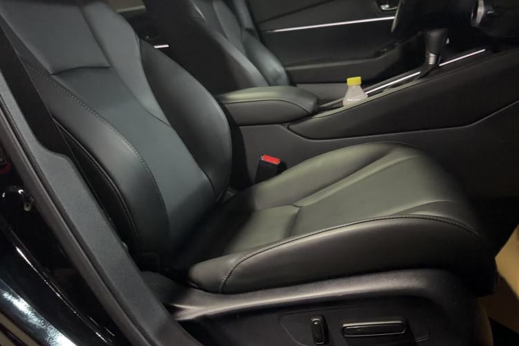 Used Honda Accord 2025 260TURBO Luxury Edition Right Front Seat