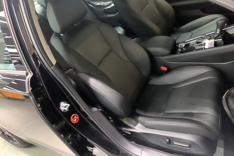 Used Honda Accord 2025 Sport Series 260TURBO Luxury Edition Right Front Seat