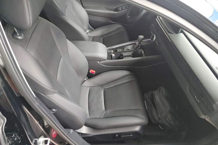Used Honda Accord 2025 Sport Series 260TURBO Luxury Edition Right Front Seat