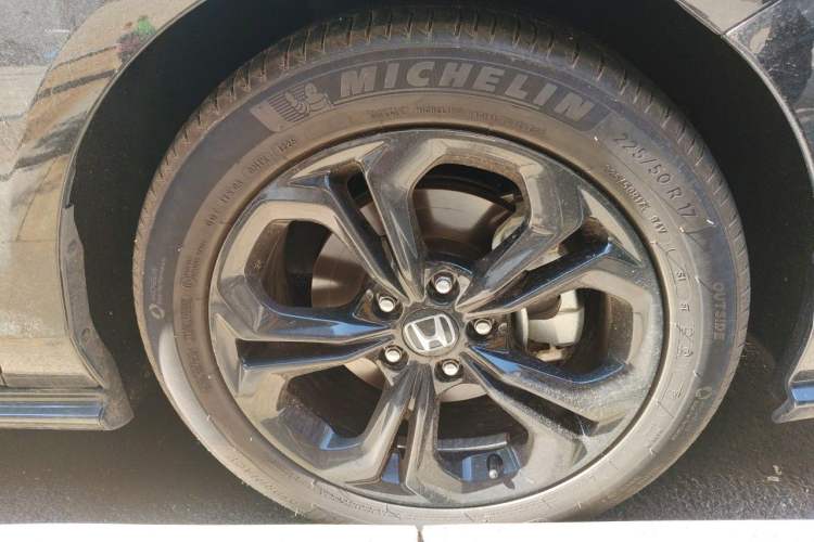 Used Honda Accord 2025 Sport Series 260TURBO Luxury Edition Right Front Wheel Hub