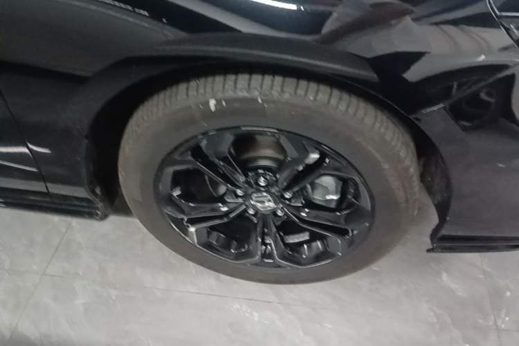 Used Honda Accord 2025 Sport Series 260TURBO Luxury Edition Right Front Wheel Hub