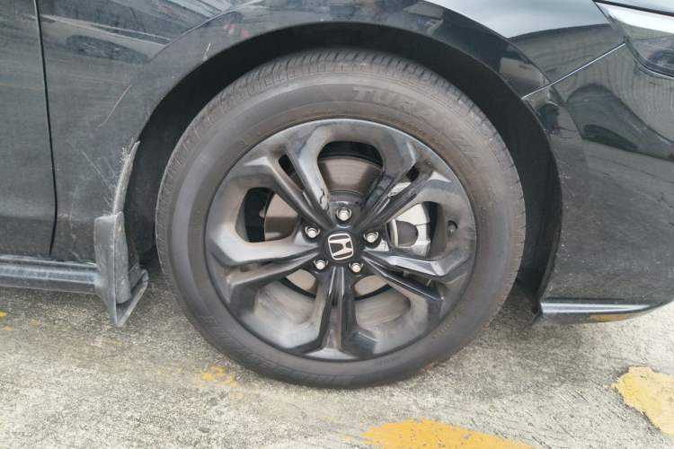 Used Honda Accord 2025 Sport Series 260TURBO Luxury Edition Right Front Wheel Hub