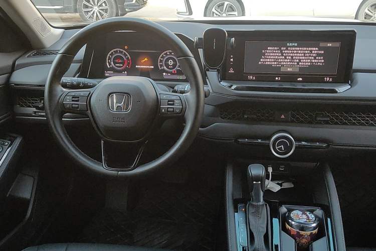 Used Honda Accord 2025 Sport Series 260TURBO Luxury Edition Steering Wheel
